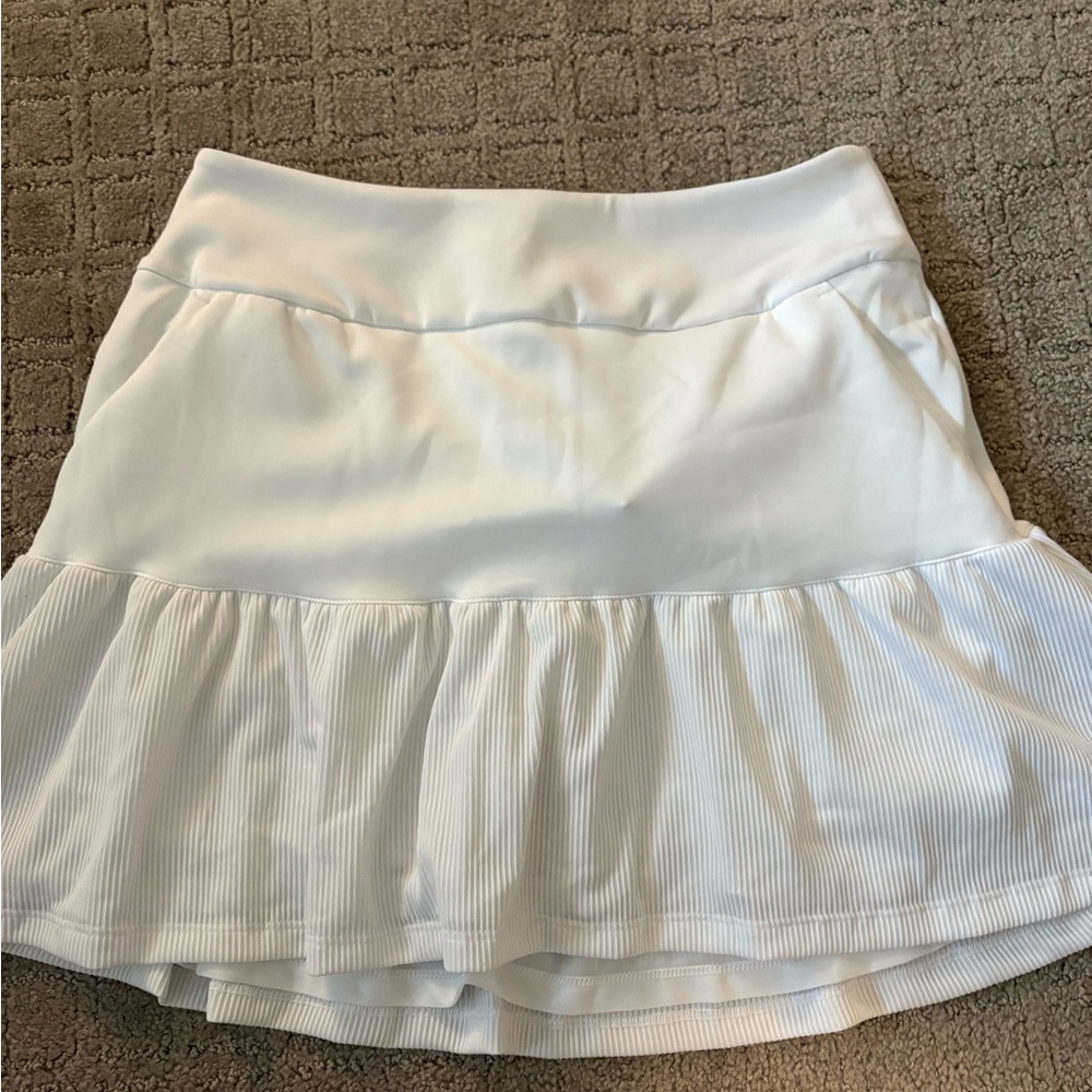 Adidas women’s white tennis/ golf skirt size small with built in shorts NEW